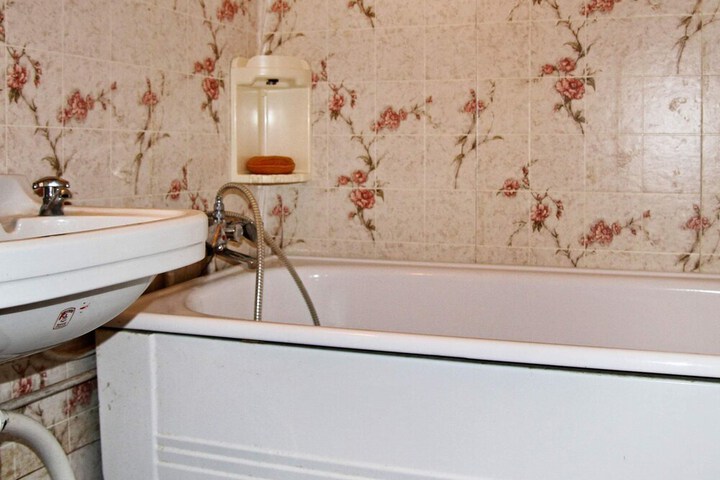 Room 10 of 34