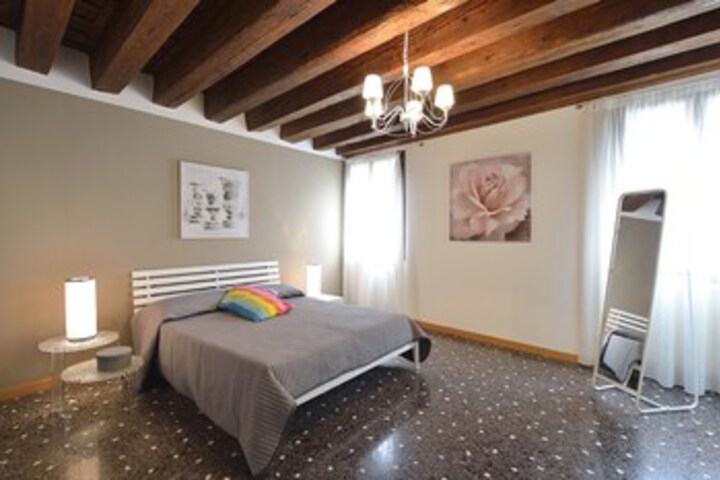 Room 28 of 30