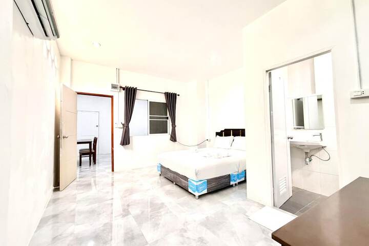 Room 15 of 33