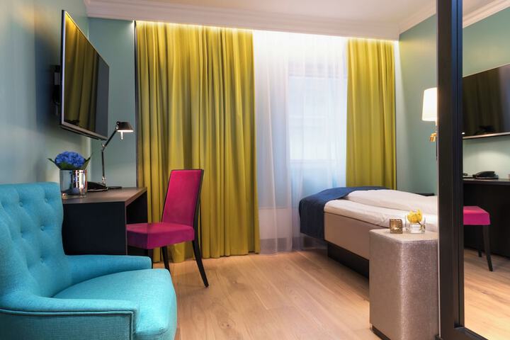 Room 31 of 77