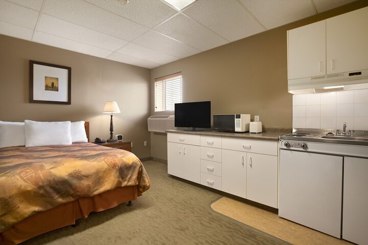 Room 9 of 28