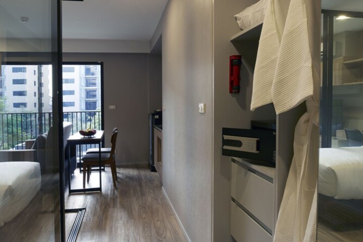 Room 4 of 40