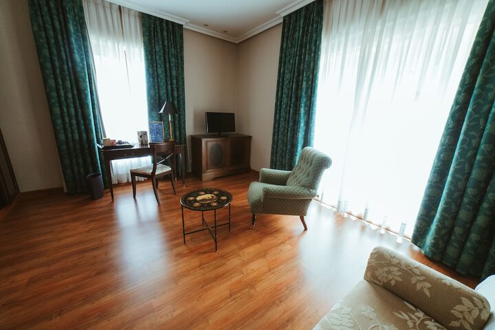 Room 11 of 105