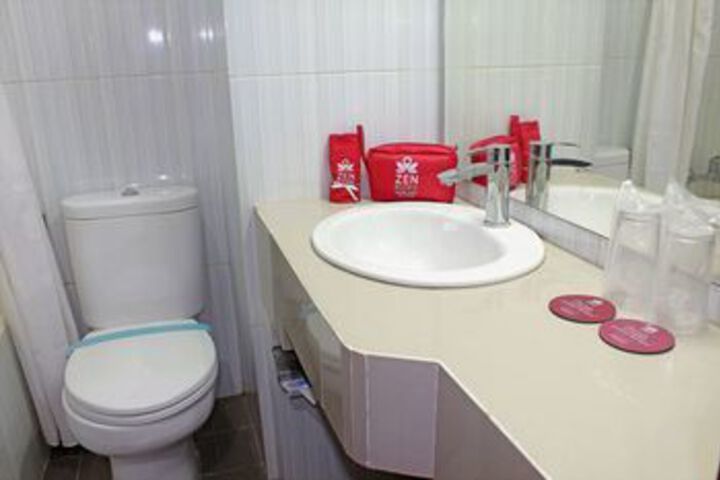 Room 2 of 25