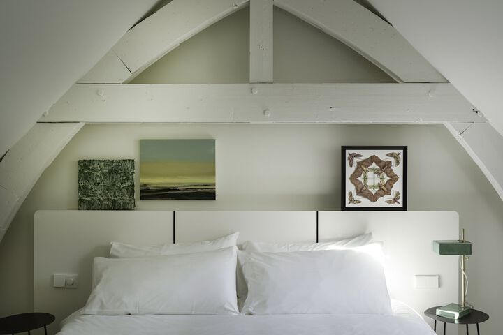 Room 9 of 62
