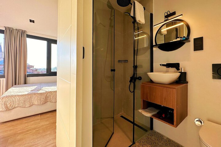 Room 72 of 99