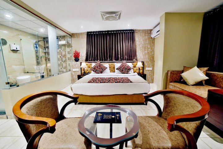 Room 8 of 18