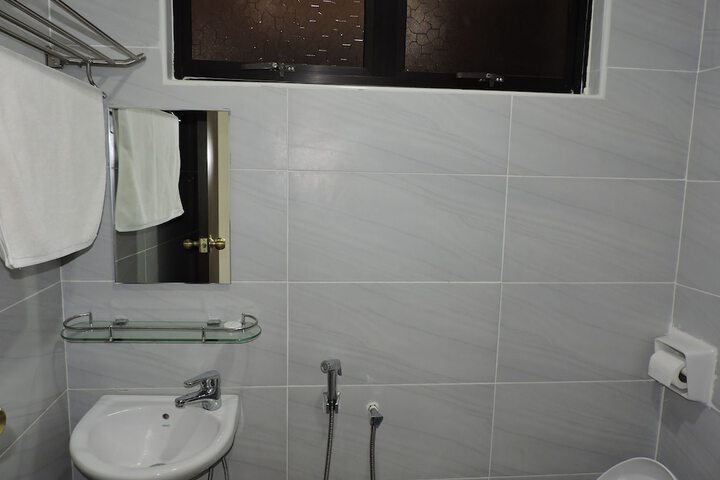 Room 27 of 43