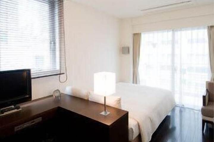 Room 5 of 42