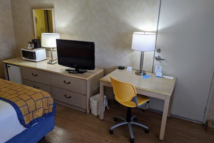 1 King Bed (1 of 5)