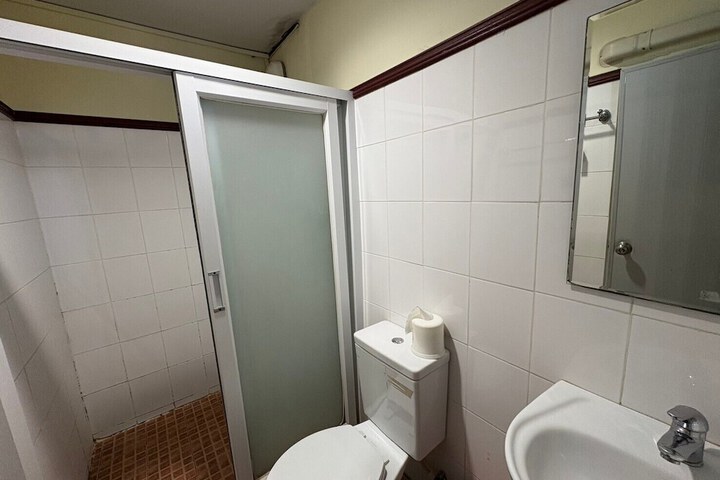 Room 42 of 67