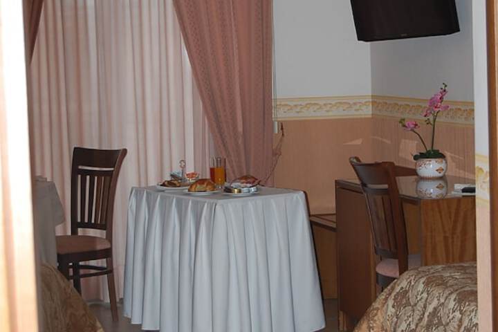 Room 26 of 87