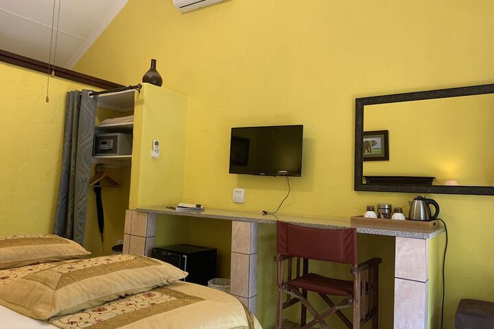Room 33 of 143