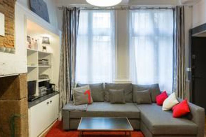 Room 9 of 10
