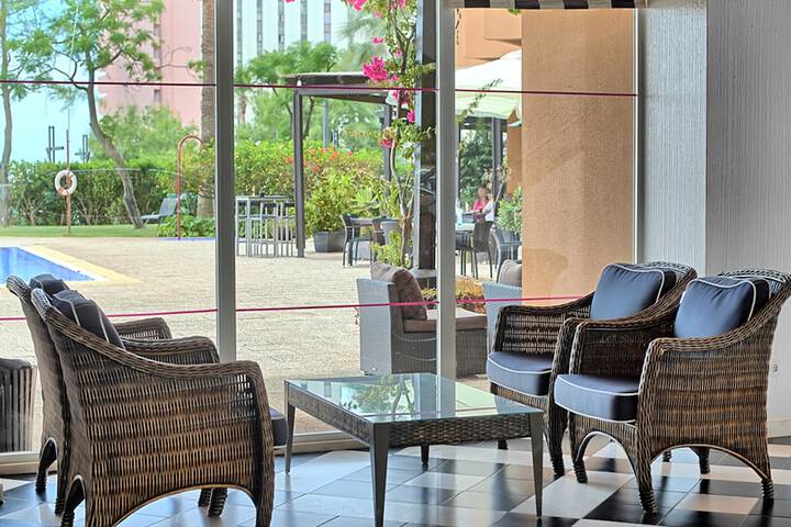 Entrance & Lobby