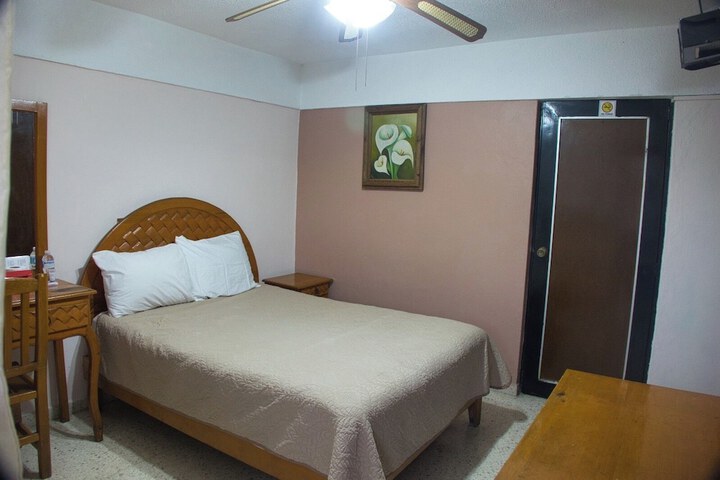 Room 2 of 32