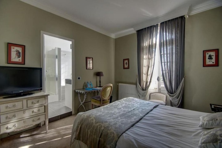 Room 8 of 38