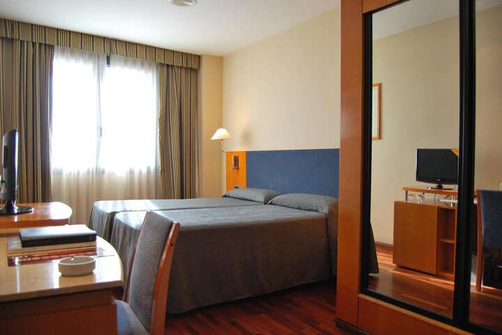 Room 13 of 28