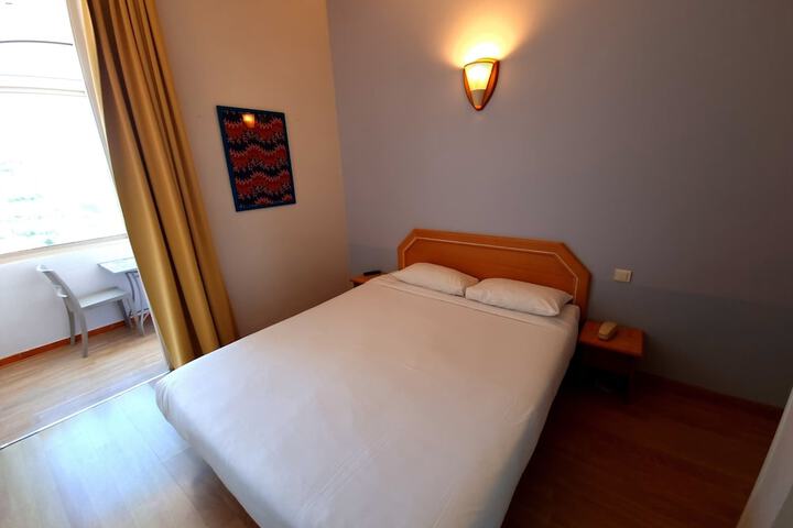 Room 10 of 60
