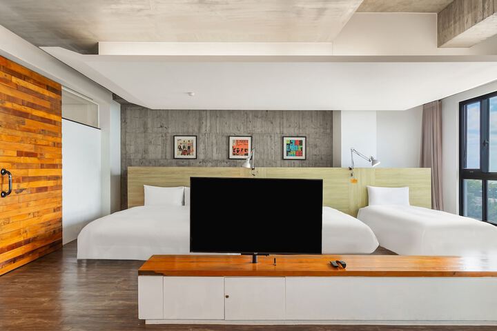 Room 30 of 201