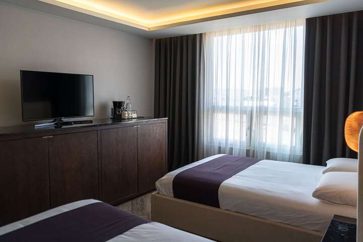Room 26 of 91