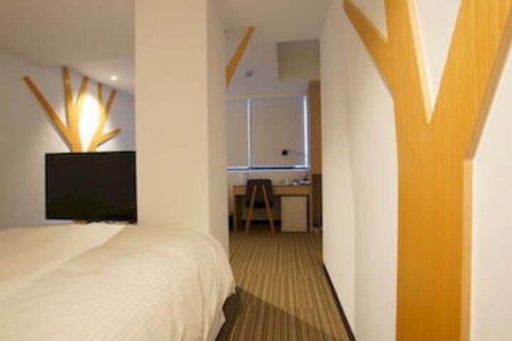 Room 18 of 65