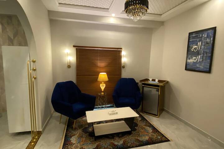 Room 8 of 27