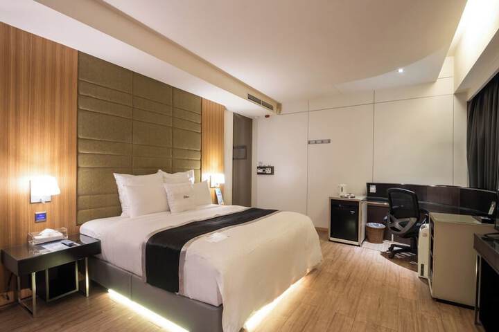 Room 37 of 59