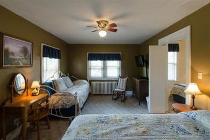 Room 33 of 47