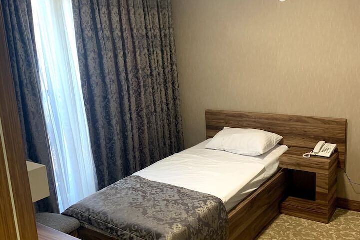Room 8 of 32