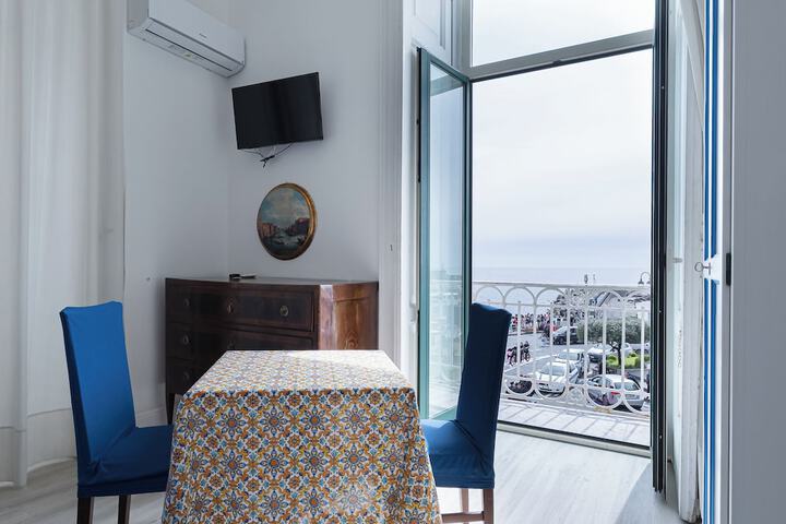 Room 52 of 84