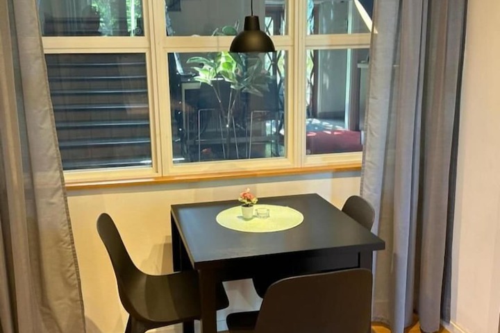 Dining 4 of 7
