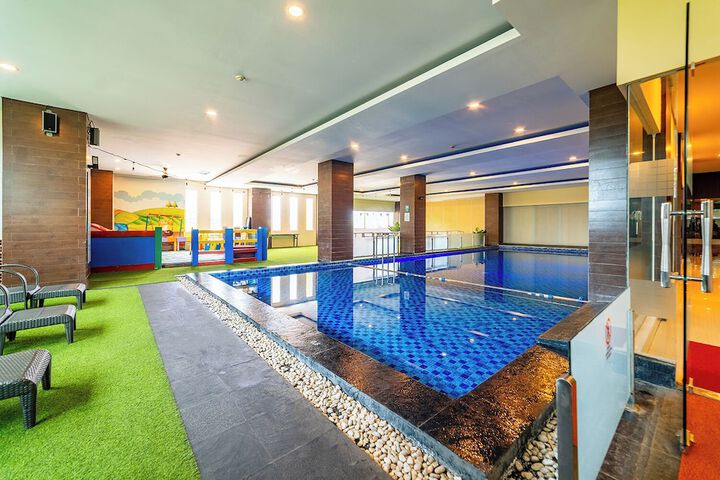 Hotel Pool