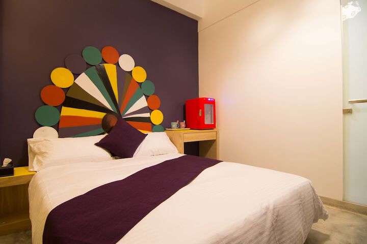 Room 4 of 43