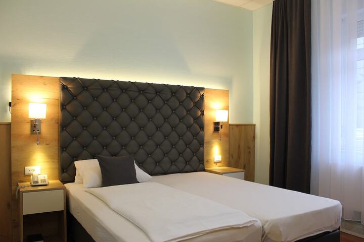 Room 5 of 44