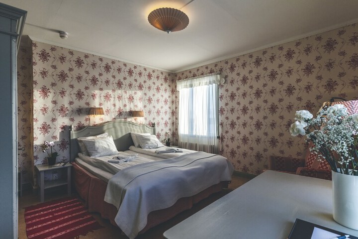 Room 8 of 42