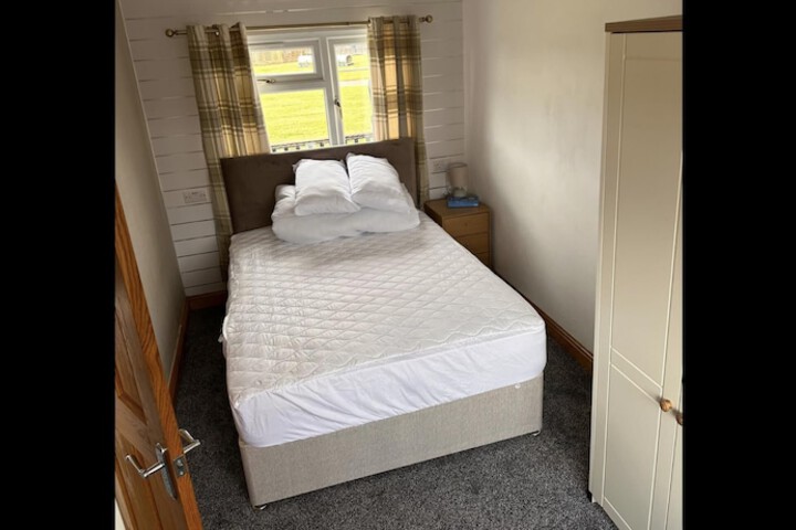 Room 2 of 10