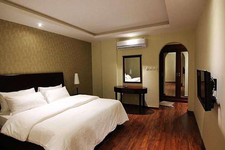 Room 3 of 6