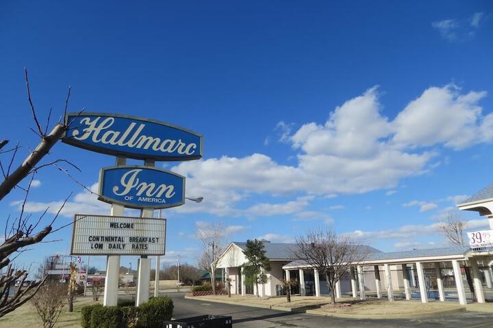 Hallmarc Inn in Marion, AR