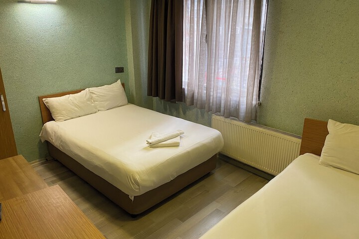 Room 17 of 38