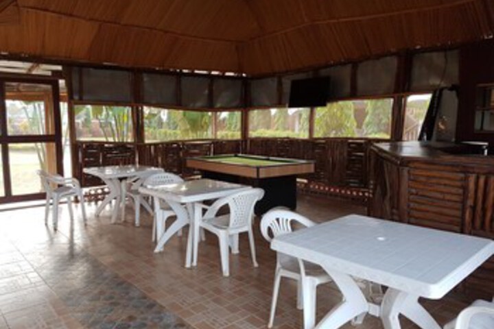 Lounge 3 of 32
