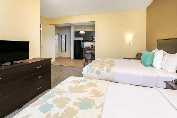 1 King Bed Accessible (11 of 20)
