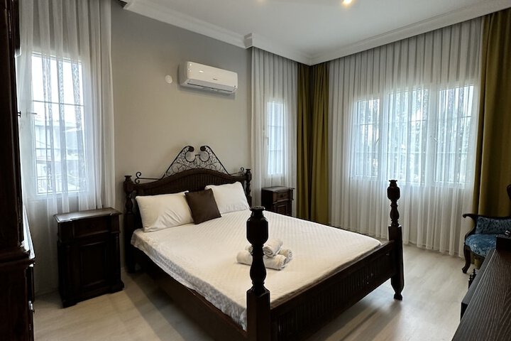 Room 6 of 19