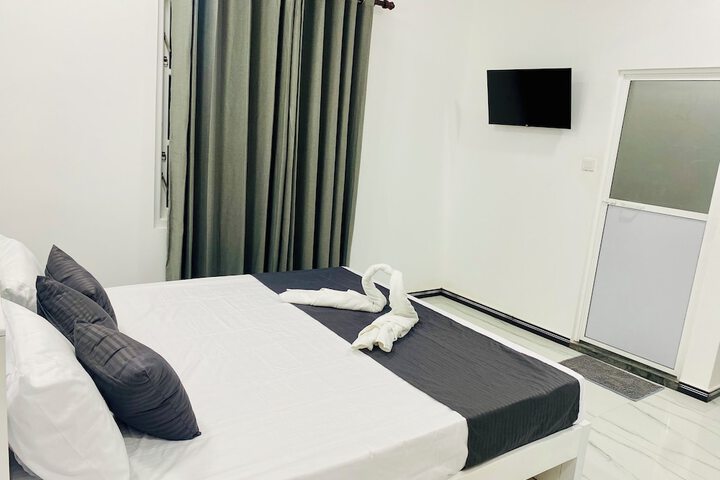Room 3 of 25