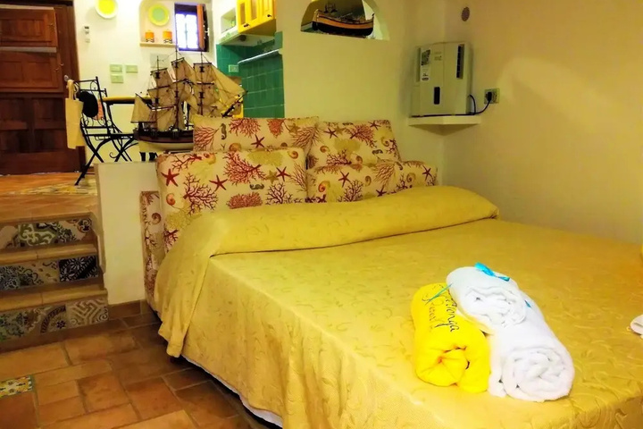Room 5 of 19