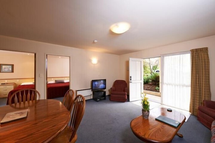 Room 8 of 16