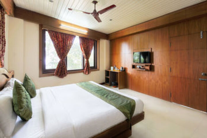 Room 9 of 35