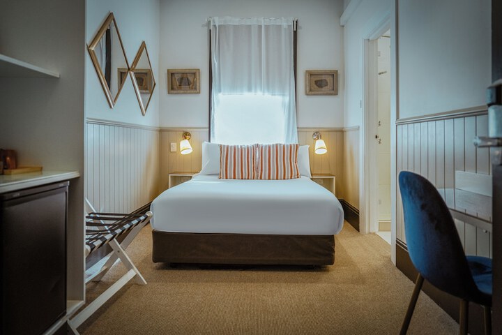 Room 44 of 108