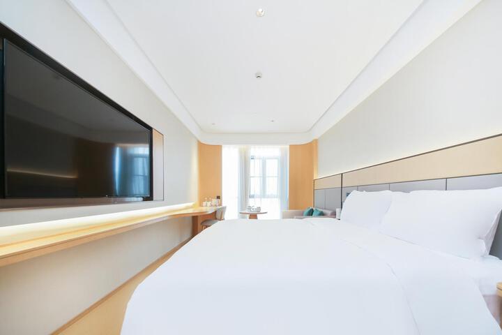 Room 12 of 18