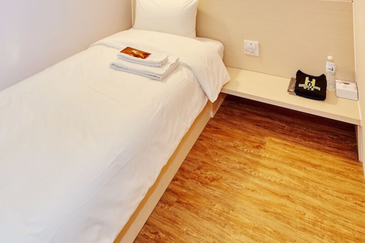 Room 10 of 52